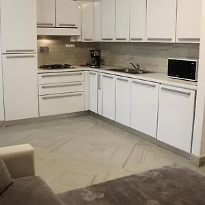 Trevi Fountain & Spanish Steps Apartamento